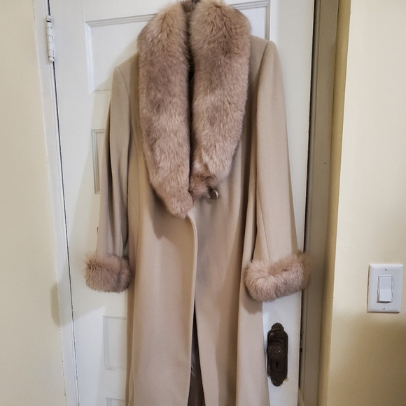 Cream fox trimmed maxi coat - Picture 2 of 7